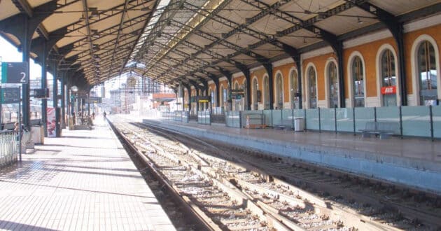 Vías para trenes de alta velocidad en la estación de Valladolid Campo Grande. (CC BY SA) ZARATEMAN-Wikimedia Commons. Imagen recortada.