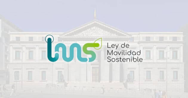 Logo of the Sustainable Mobility Law with the Congress of Deputies in the background. Background image: (CC BY SA) LUIS GARCÍA (ZAQARBAL)-Wikimedia Commons. Modified cropped image