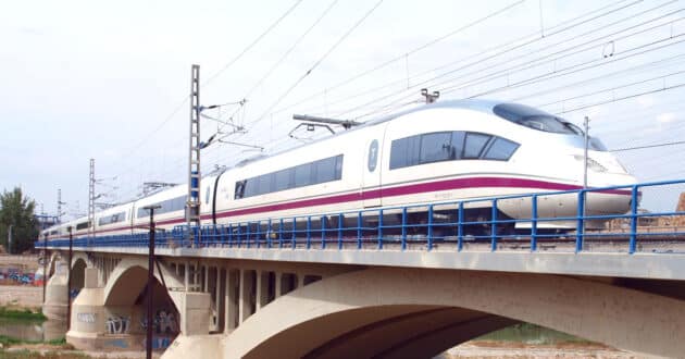 Renfe's 103 series train, in a Madrid-Barcelona AVE (CC BY) BONAVENTURA LERIS-Flickr. Cropped image.