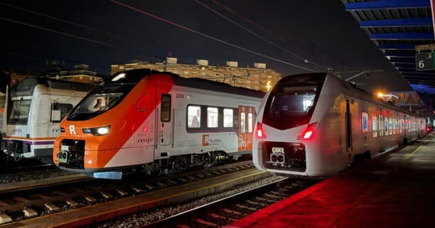 Units of series 448, 452, also in homologation; and 431.200 (312 of FGC) in Lérida. © JAVIER ROBLES ZURDO.