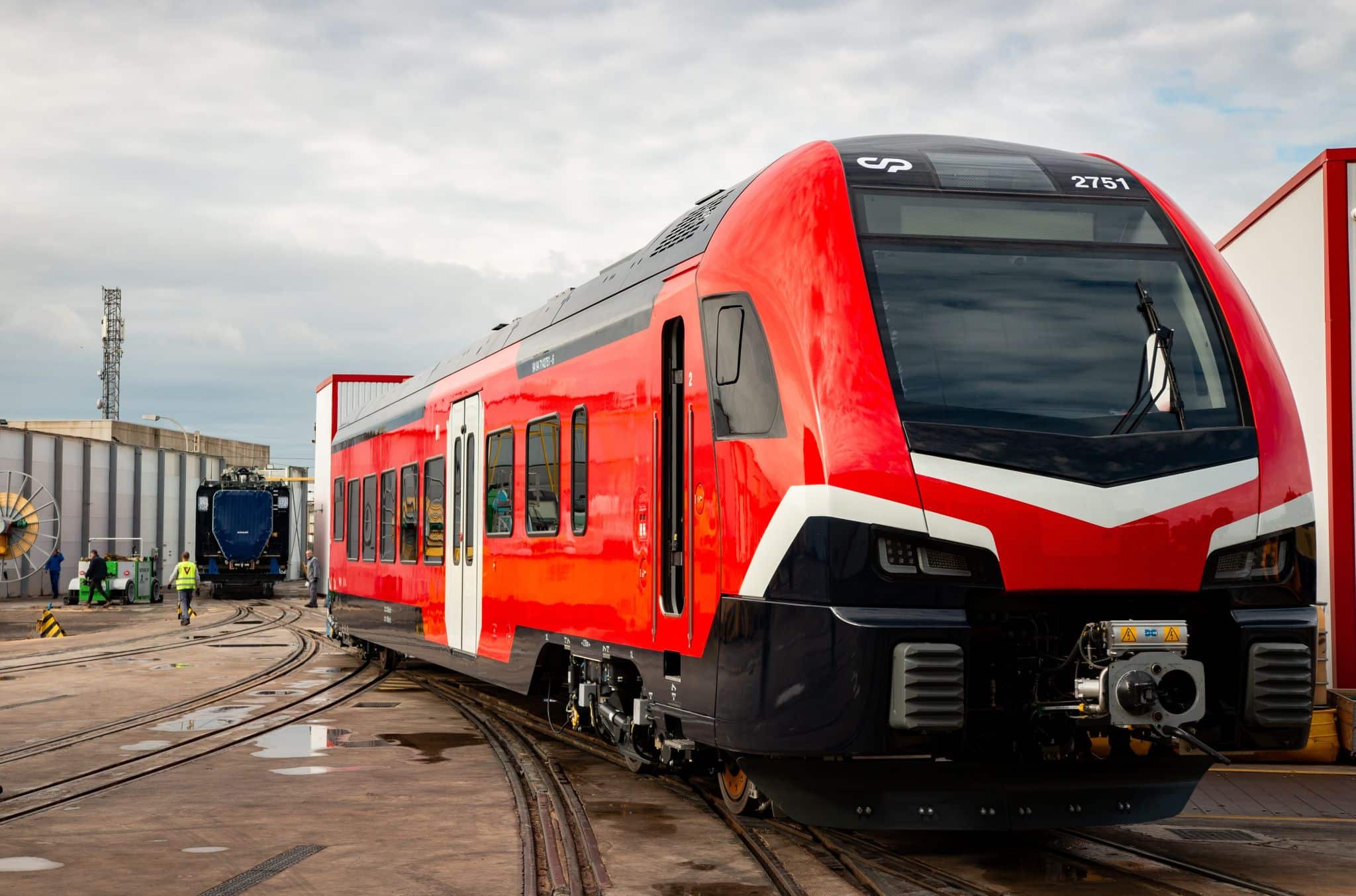 Uno de los coches extremos de la 2751 en Albuixech.