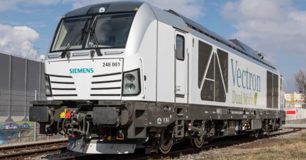 Vectron Dual Mode locomotive with the manufacturer's decoration. © SIEMENS MOBILITY.
