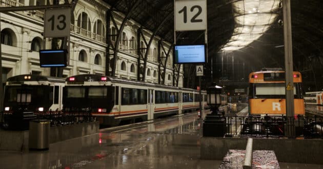 Trains at Barcelona França station. NICOLAS VIGIER.