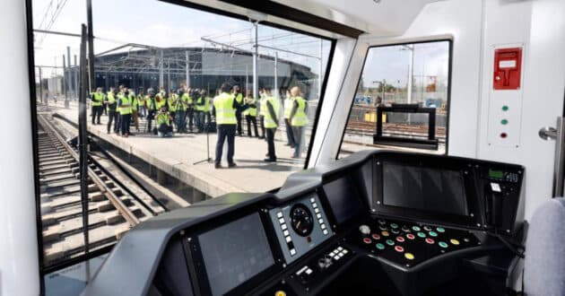 Driver's cab of a 115 series train. © FGC.