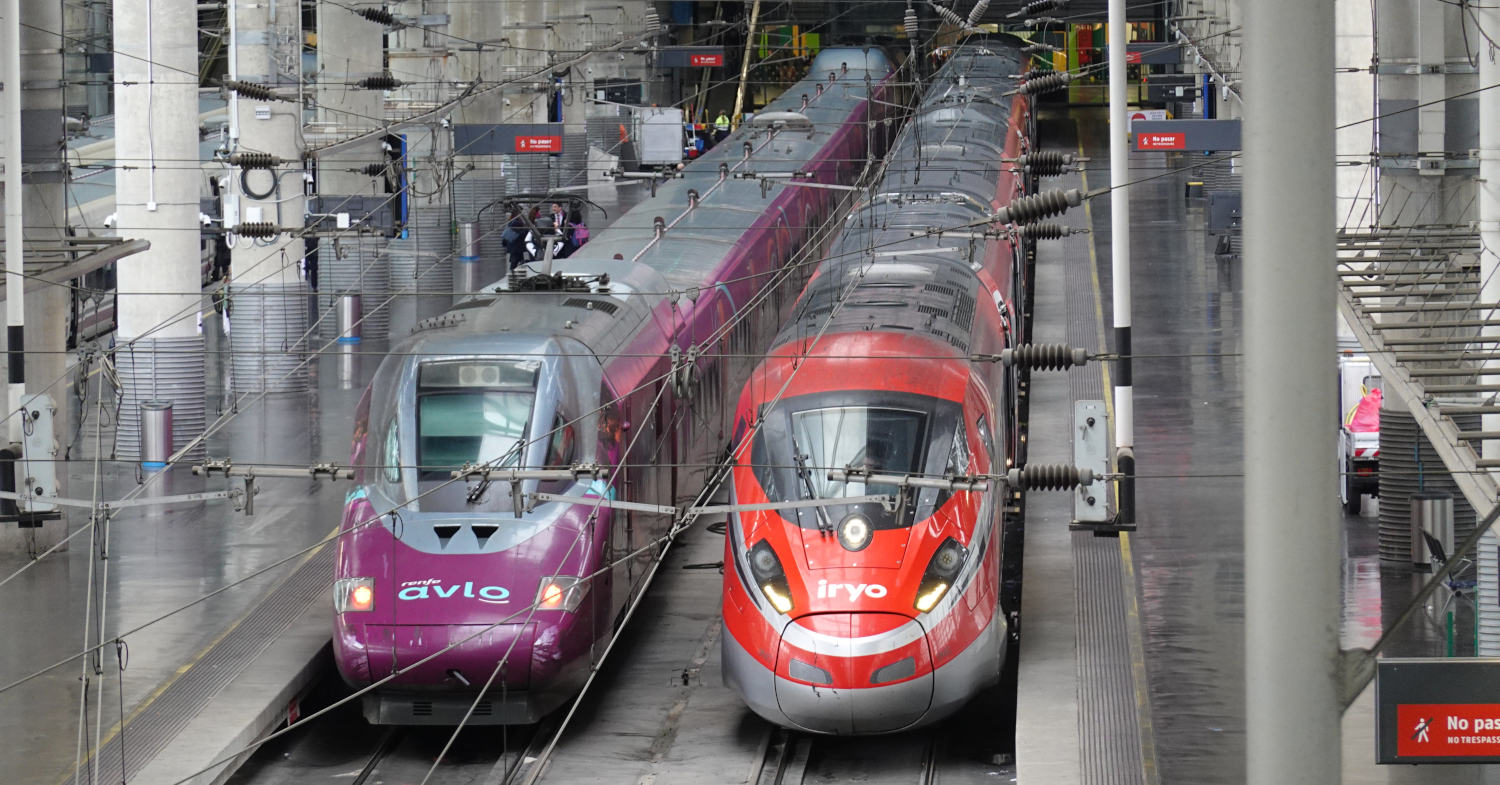 Más mantenimiento, internalizaciones y más plantilla: así es el acuerdo entre Transportes y sindicatos