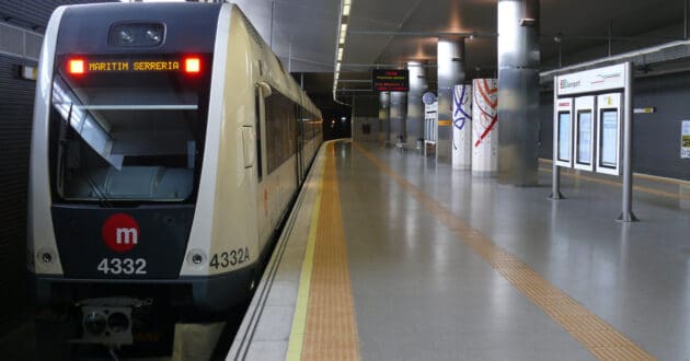 Tren de la serie 4300 de Metrovalencia. (CC BY) YASUHIRO CHATANI-Flickr. Imagen recortada.