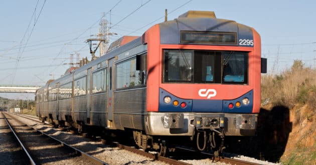 Series 2240 train used by CP for regional services (CC BY SA) NUNO MORÃO FROM PORTUGAL-Wikimedia Commons. Image cropped.