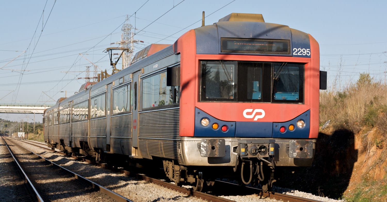 CP and Alstom sign extension of regional and suburban train contract