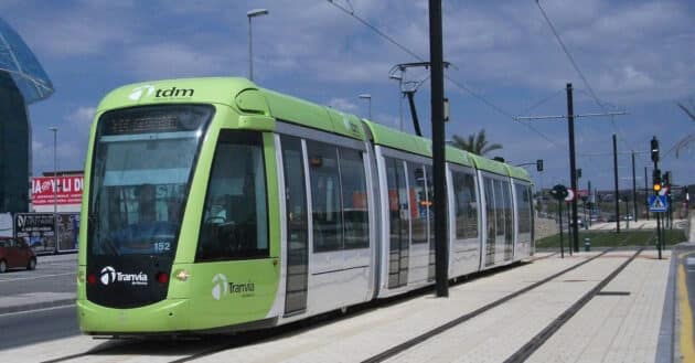 Citadis of the Murcia tramway (CC BY SA) ANGELVILU-Wikimedia Commons. Cropped image