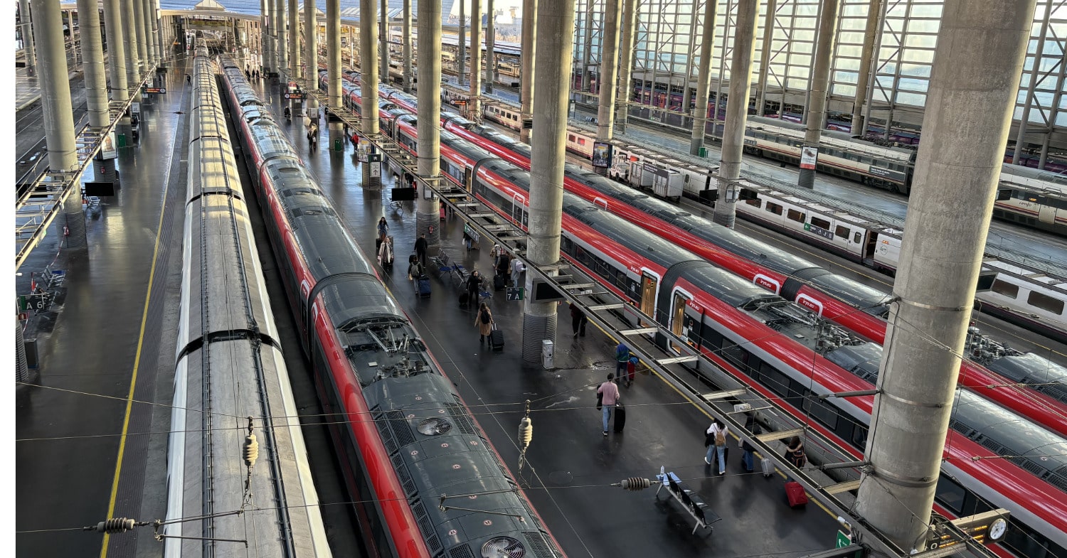 Una avería en un cable de fibra óptica paraliza el tráfico ferroviario en Atocha y Chamartín