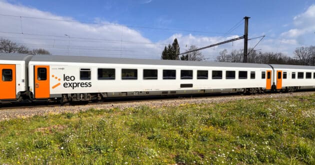 RIC cars purchased by Renfe for Leo Express, with the new livery of the Czech operator. © RENFE.