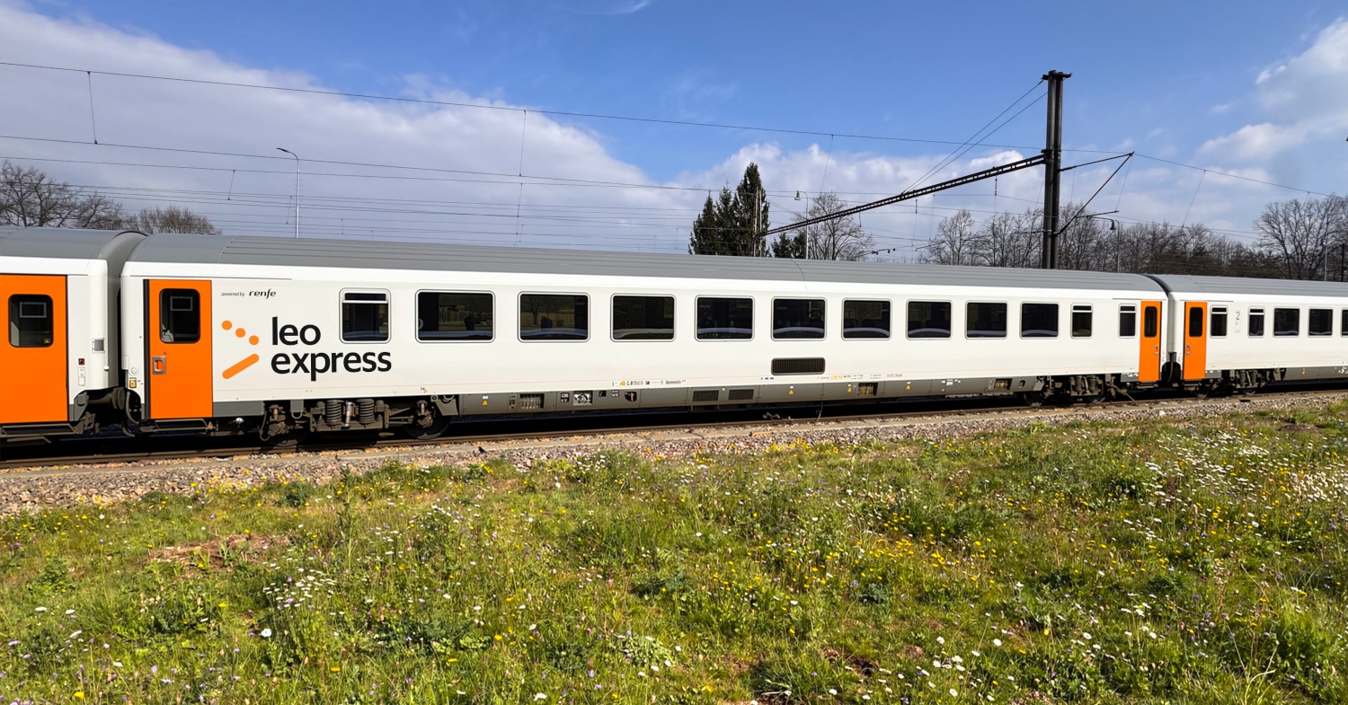 Renfe adquiere coches de viajeros a DB para alquilarlos a Leo Express