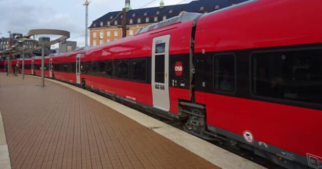 Composition of Talgo 230 for Danish operator DSB (CC BY SA) LEIF JØRGENSEN - Wikimedia Commons. Image cropped.
