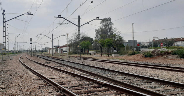 Vías de la estación de Montoro (Córdoba), en el tramo afectado por el contrato. (CC BY SA) CFA1877-Wikimedia Commons. Imagen recortada.