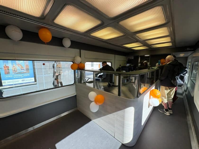 Interior of the cafeteria car. Interior of a second-class car. © VOJTECH OCADLY / HTTPS://ZDOPRAVY.CZ.