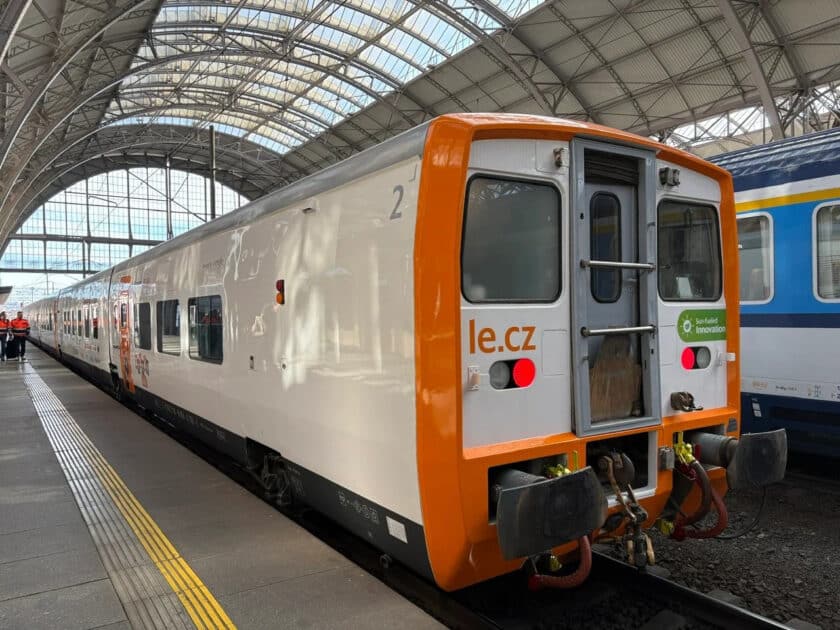 La composición, en Praga, luciendo su nueva decoración. © VOJTECH OCADLY / HTTPS://ZDOPRAVY.CZ.