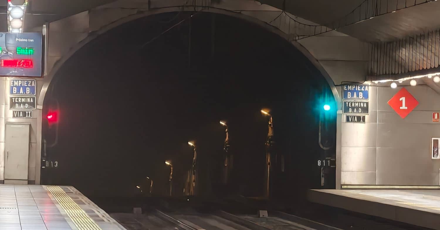 Worker Dies in Cercanías Madrid C-5 Tunnel After Backhoe Accident