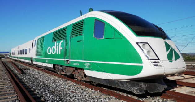 Tren auscultador de Adif apto para vías de ancho ibérico e internacional hecho con el prototipo del Talgo XXI. (CC BY SA) FEDEKUKI-Wikimedia Commons. Imagen recortada.