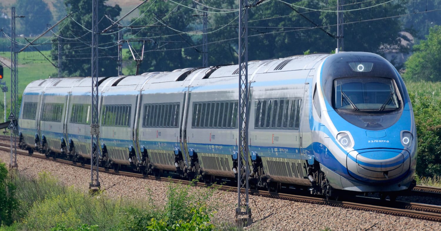 Poland prepares liberalisation of long-distance PSO rail services