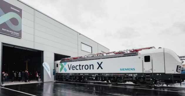 A Vectron X locomotive at the new Rail Service Centre in Munich-Allach. © SIEMENS MOBILITY.