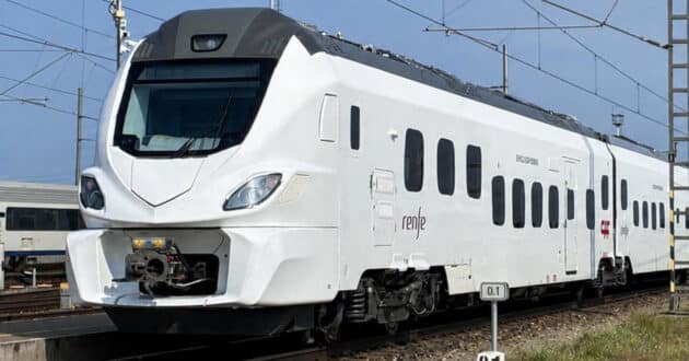 Um comboio da série 480 na linha de ensaio de Velim. © VUZ VELIM.