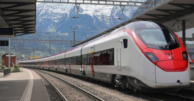 Tren de alta velocidad Giruno de SBB en Erstfeld. (CC BY SA) KECKO FROM RURAL AREA OF EASTERN SWITZERLAND-Wikimedia Commons.