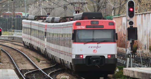 A 446 series train on the C-5 line of the Madrid Commuter Rail network. © MIGUEL BUSTOS.
