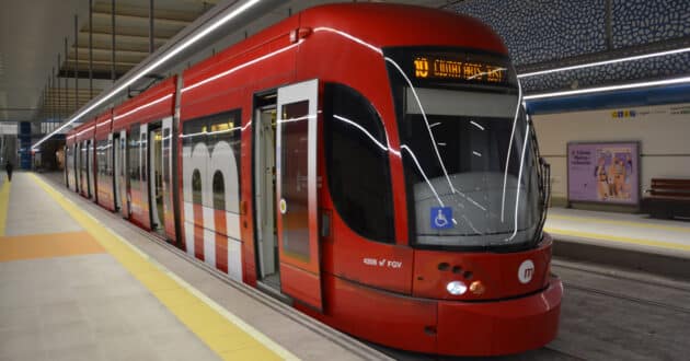 Elétrico da Linha 10 do Metrovalencia. (CC BY NC SA) MARCOS ROMERO – Grupo Ferromedia.