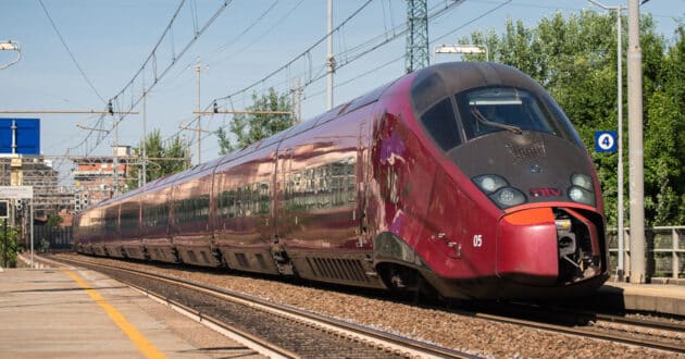 An Italo Alstom AGV train passing through Rovezzano station. (CC BY SA) PAOLO FREDIANI-Wikimedia Commons. Cropped image