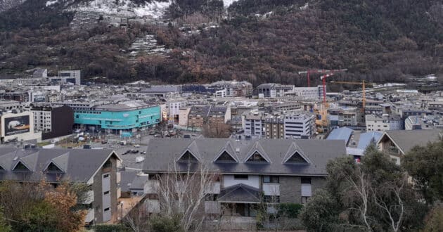 A view of Andorra la Vella, which could have its first railway if the Tramvalira project goes ahead. (C) AUGUST DOMINUS-Wikimedia Commons.