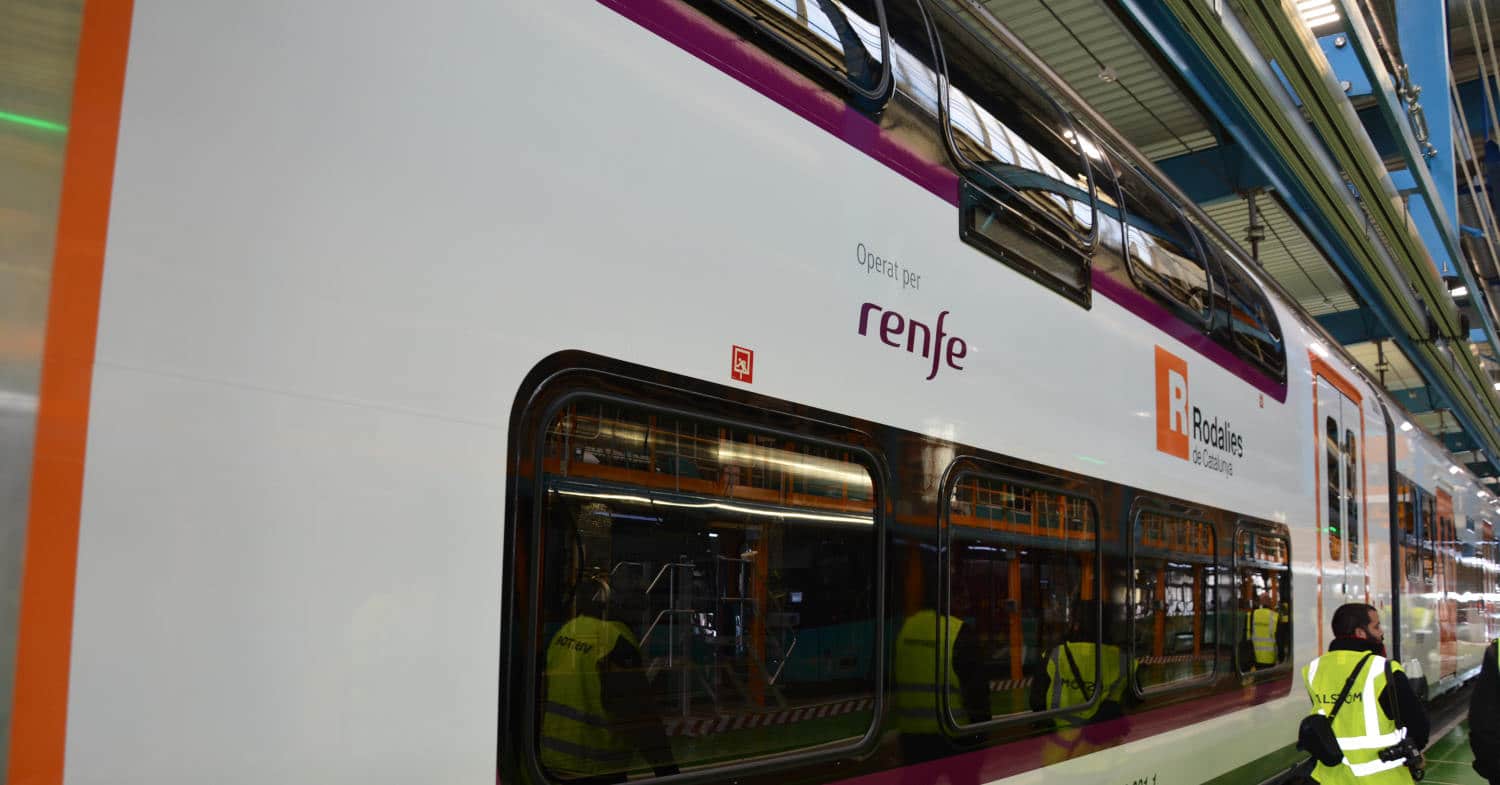 Alstom asegura que no se comprometió a entregar la serie 452 en junio