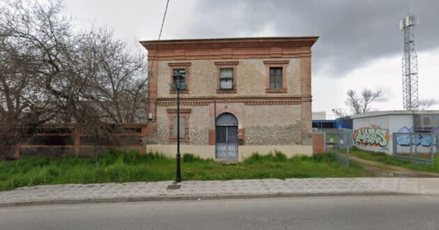Exterior façade of the passenger terminal at Griñón station. © GOOGLE STREET VIEW.