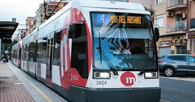 A tram on Metrovalencia Line 4, the busiest of the tram lines. © MIGUEL BUSTOS.