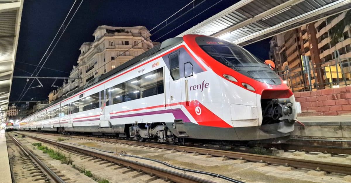 Renfe da explicaciones sobre la llegada de las 465 a Valencia
