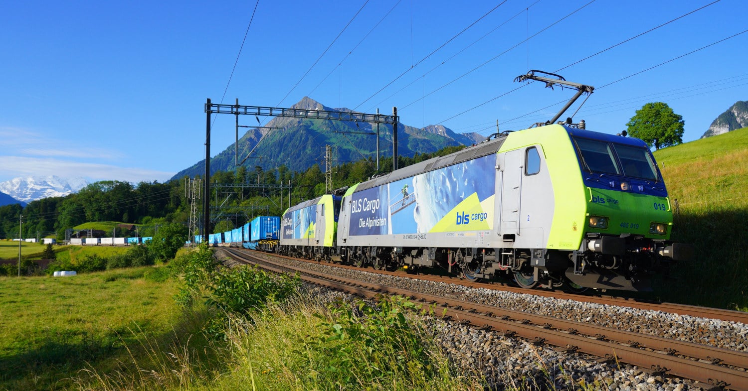 CargoBeamer amplía tres rutas europeas con su tecnología para semirremolques