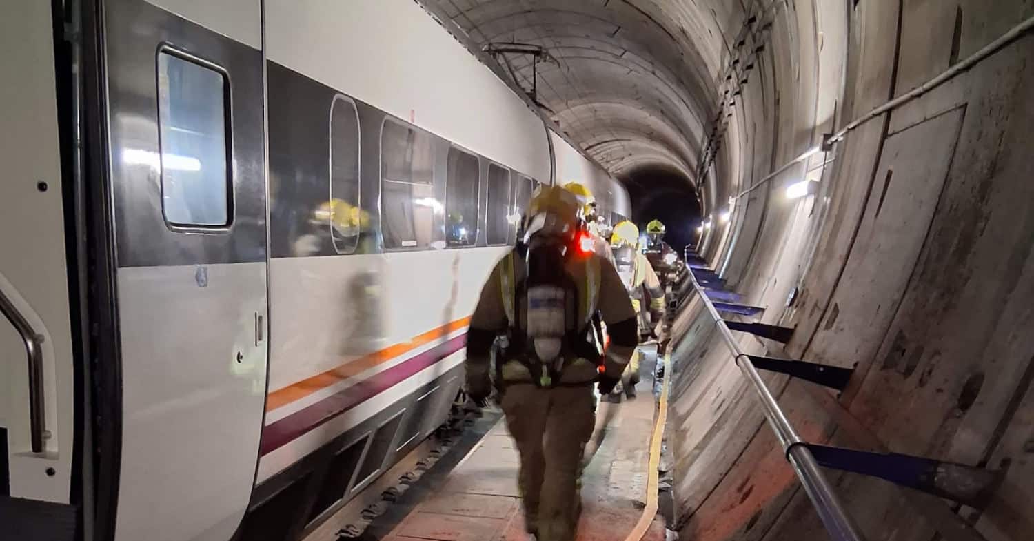 Adif and Renfe rehearse evacuation of a burning train in the Das Maceiras tunnel