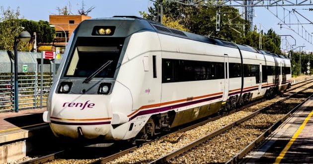 The train drivers’ strike on 10 and 12 November will result in train services being suspended for three consecutive days.